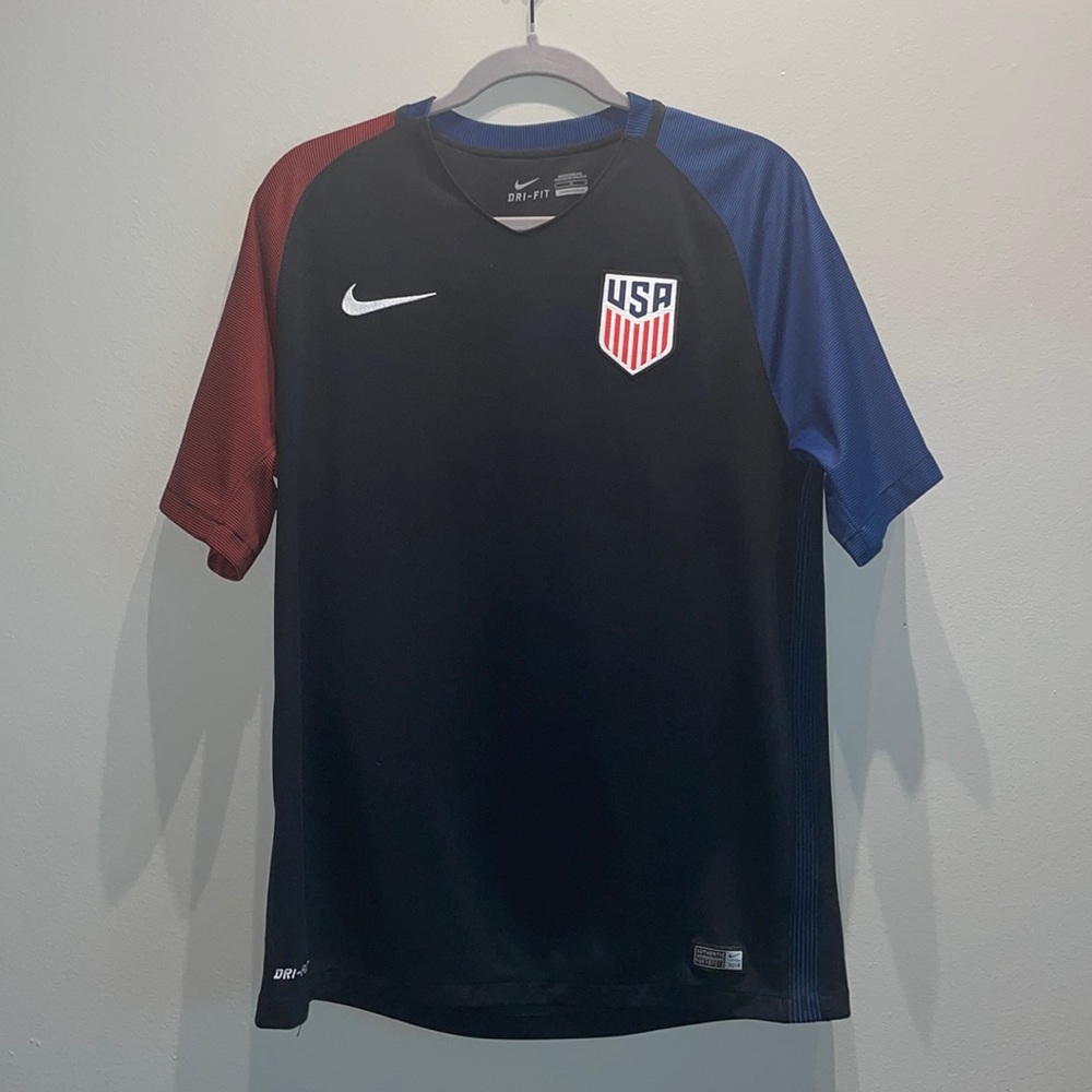 Nike USA 2018/20 soccer jersey. Mens large. Good condition.